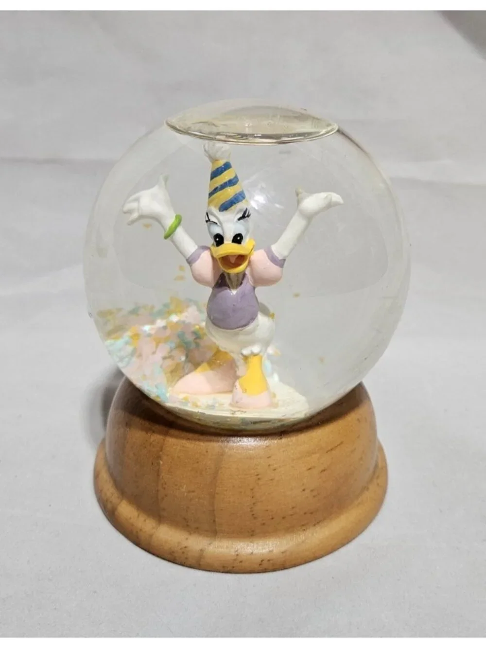 Disney Daisy Duck Crystal Snow Globe Vintage New England Collectors Society 1989
